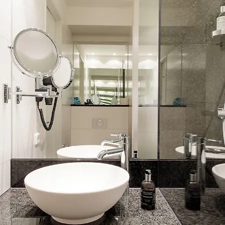 One 3* וירצבורג