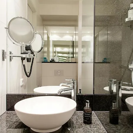 One Hotell 3*